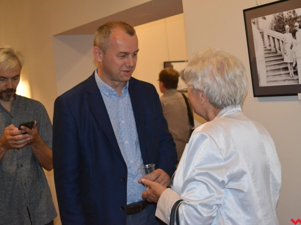 Prywatna historia miasta na starej fotografii