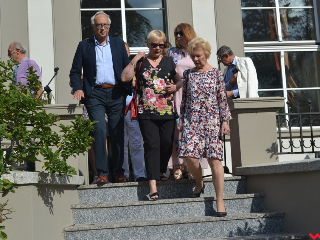 Wielka moda zagościła w dworze w Podstolicach