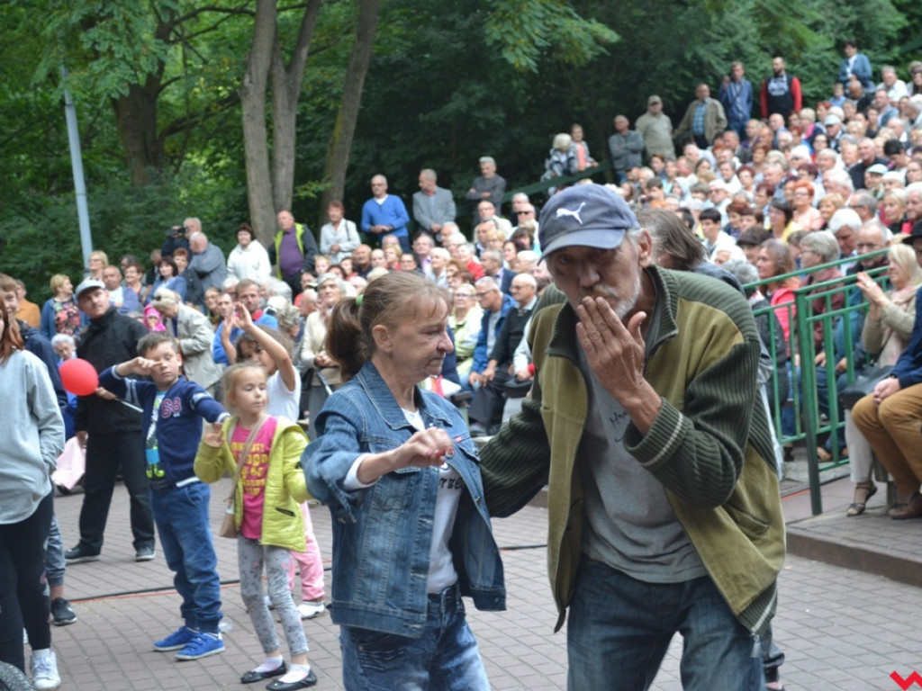 Śląski showman podbił amfiteatr. Szlagiery nadal rządzą!