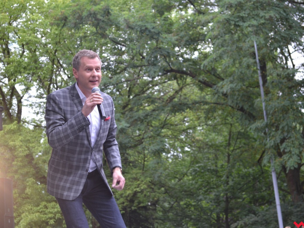 Śląski showman podbił amfiteatr. Szlagiery nadal rządzą!