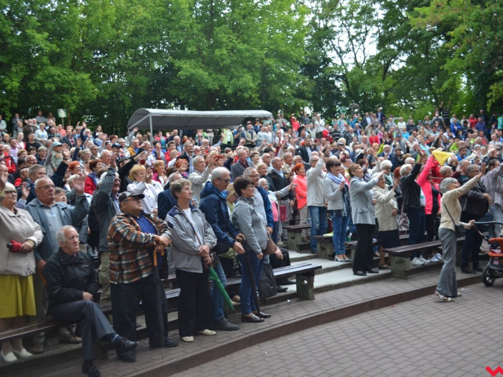 Śląski showman podbił amfiteatr. Szlagiery nadal rządzą!