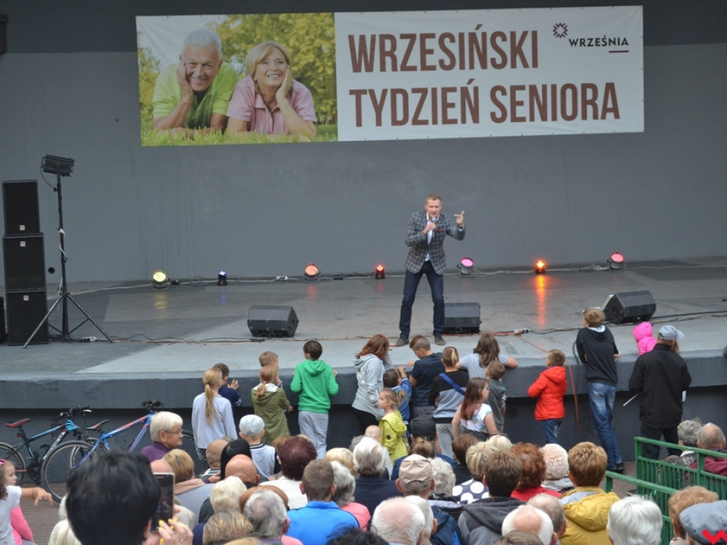 Śląski showman podbił amfiteatr. Szlagiery nadal rządzą!