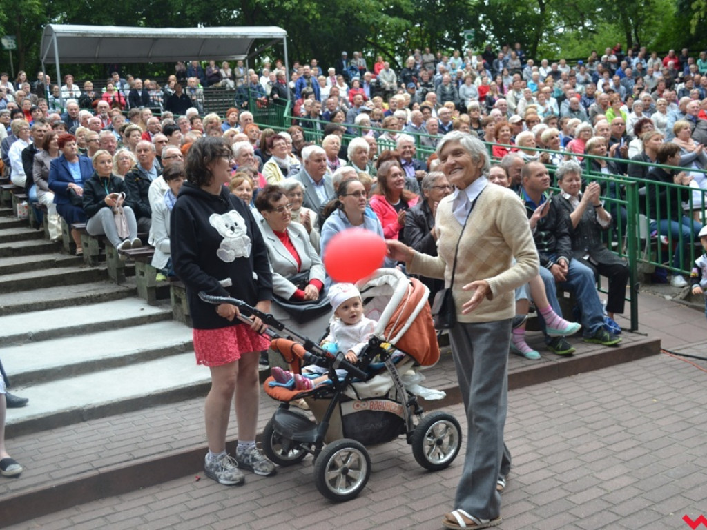 Śląski showman podbił amfiteatr. Szlagiery nadal rządzą!