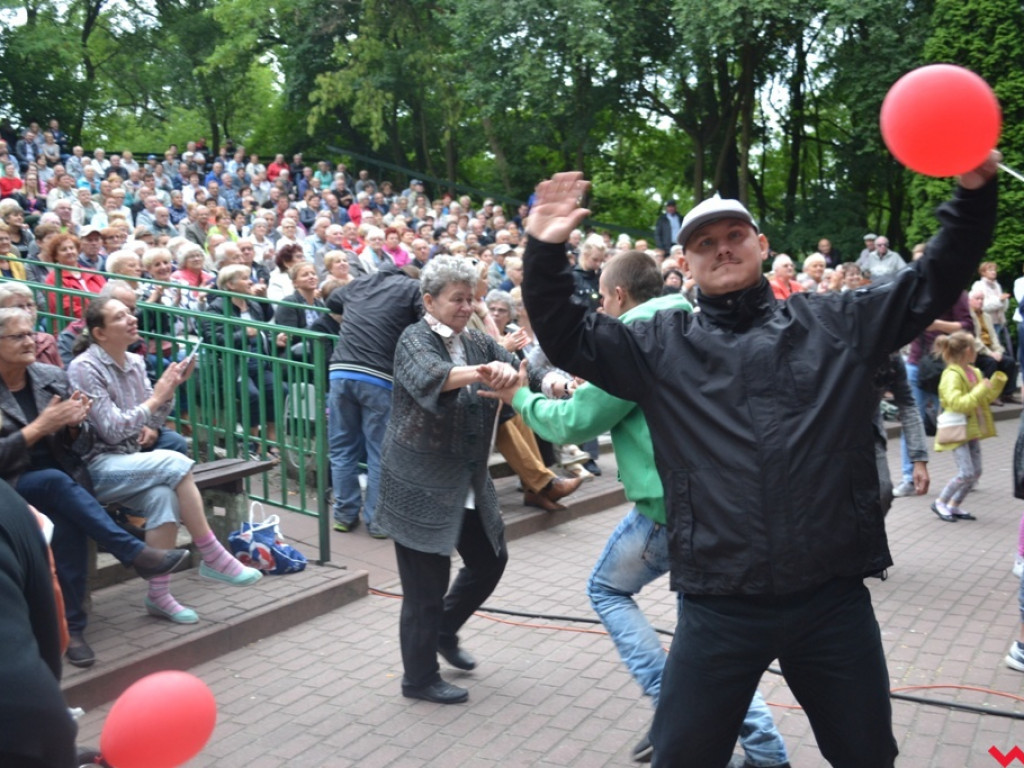 Śląski showman podbił amfiteatr. Szlagiery nadal rządzą!