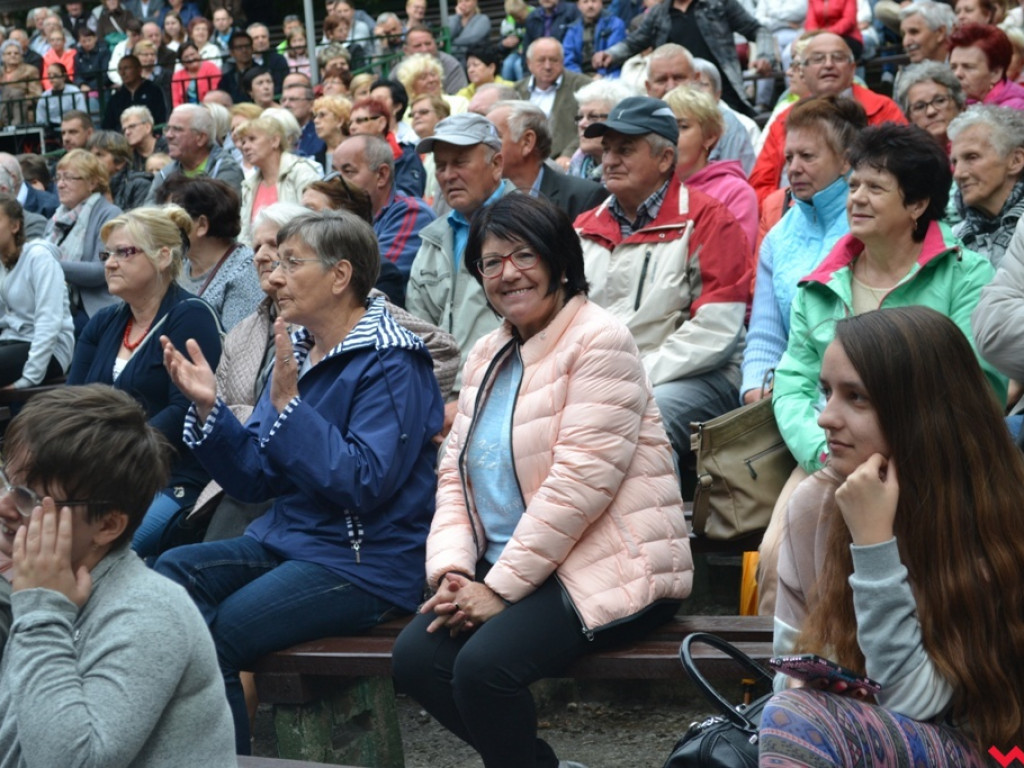 Śląski showman podbił amfiteatr. Szlagiery nadal rządzą!