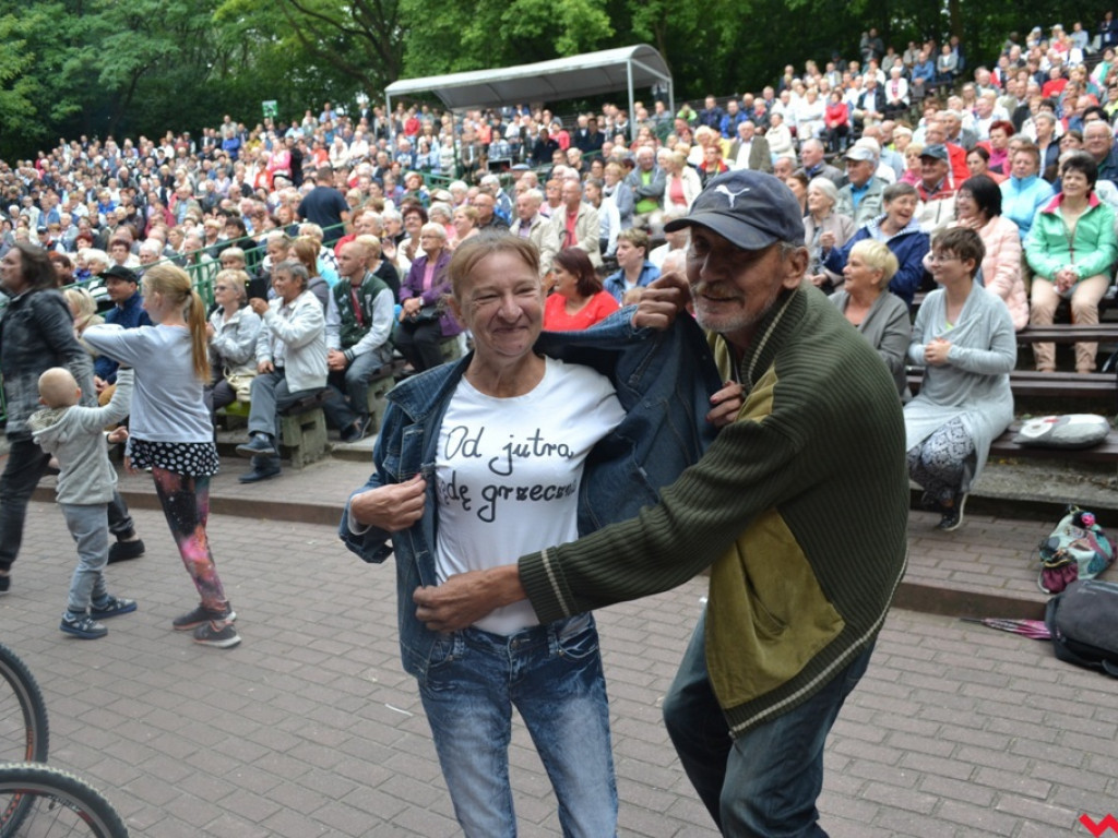 Śląski showman podbił amfiteatr. Szlagiery nadal rządzą!
