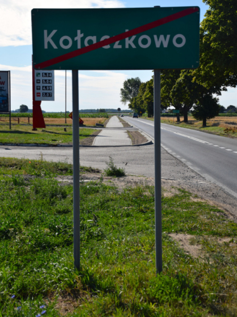 Nowa ścieżka rowerowa z zakazem wjazdu. Bubel drogowy w Kołaczkowie