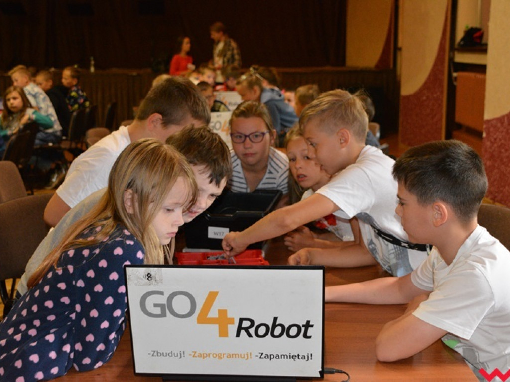 Młodzi programiści i ich pierwsze roboty
