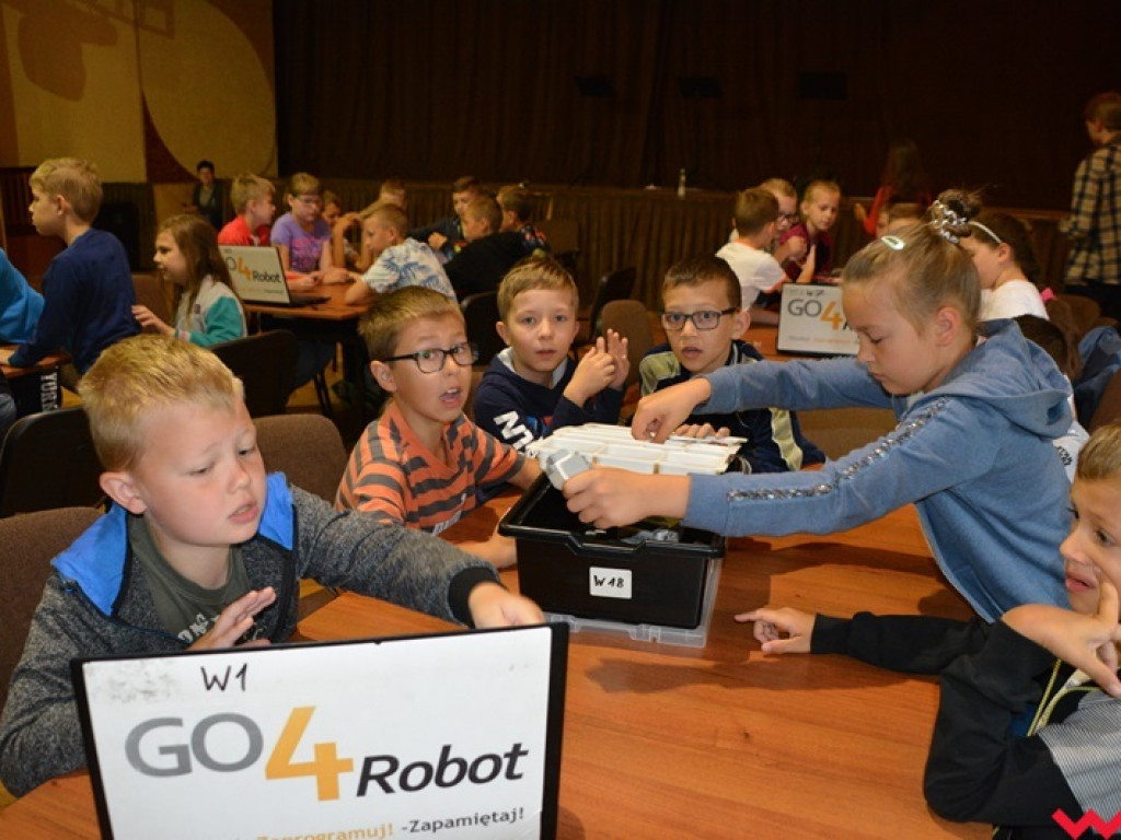 Młodzi programiści i ich pierwsze roboty