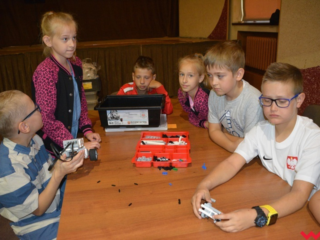 Młodzi programiści i ich pierwsze roboty