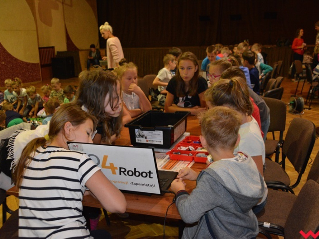 Młodzi programiści i ich pierwsze roboty