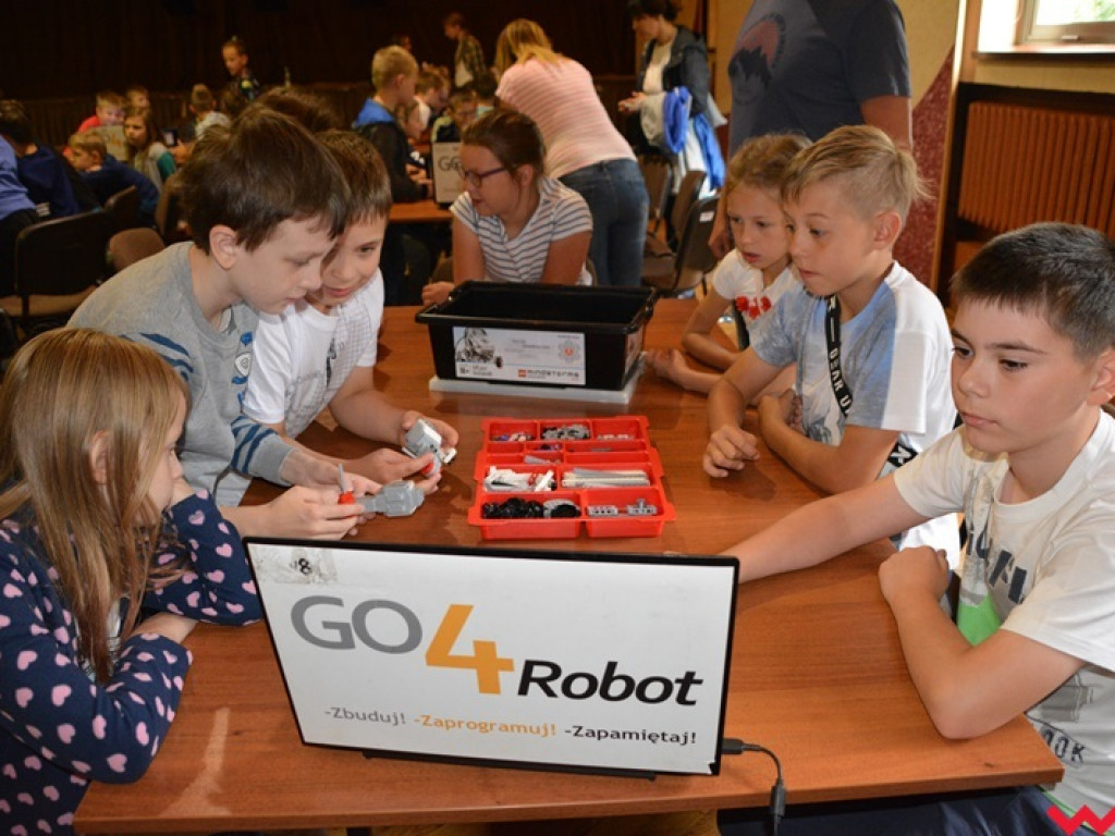 Młodzi programiści i ich pierwsze roboty