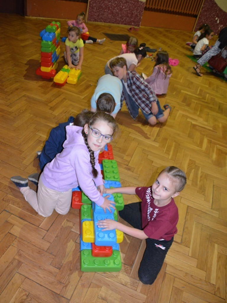 Młodzi programiści i ich pierwsze roboty