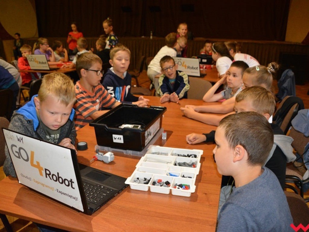Młodzi programiści i ich pierwsze roboty