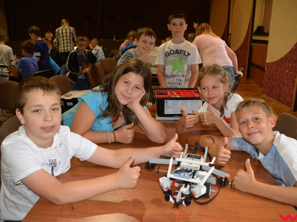 Młodzi programiści i ich pierwsze roboty