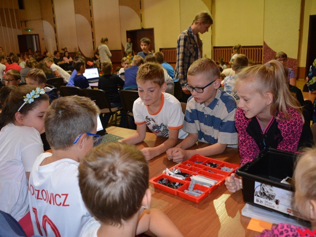 Młodzi programiści i ich pierwsze roboty