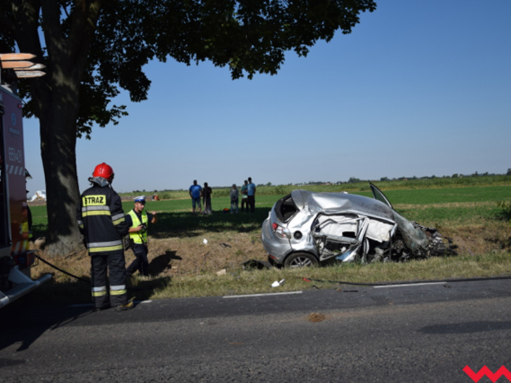 Wypadek w Kaczanowie. Auto doszczętnie zniszczone, kobieta przeżyła