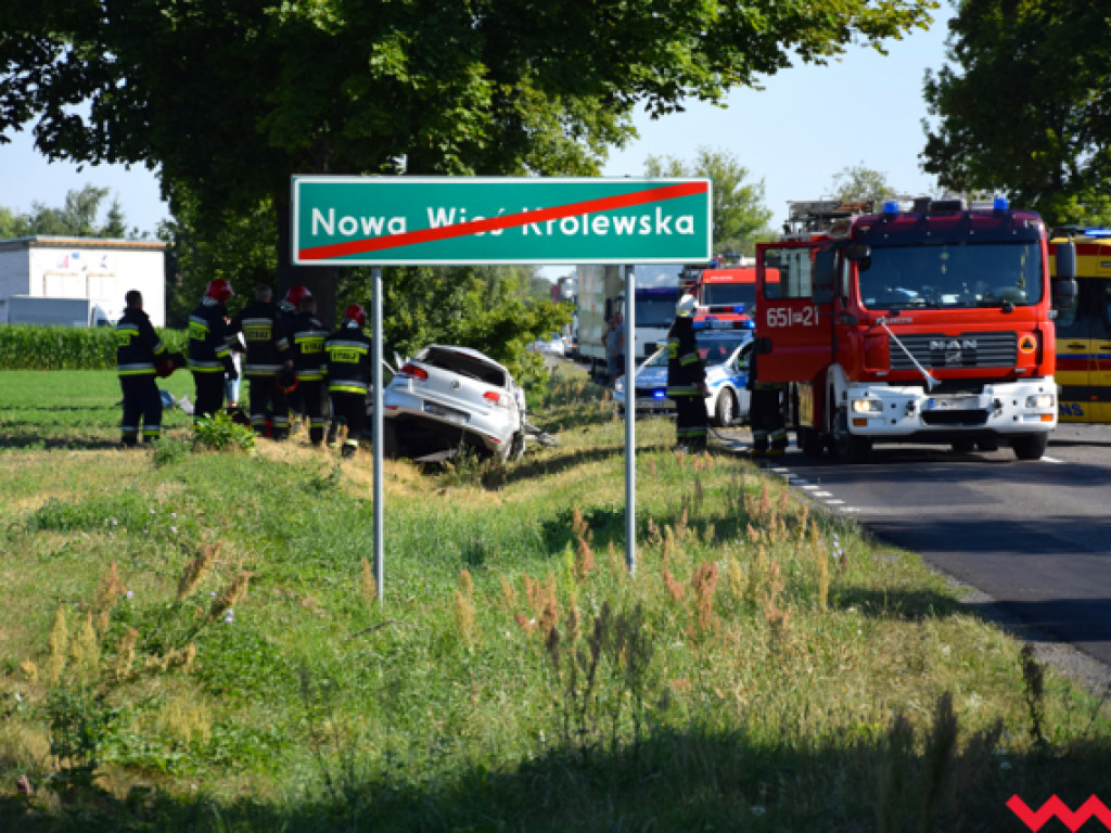 Wypadek w Kaczanowie. Auto doszczętnie zniszczone, kobieta przeżyła