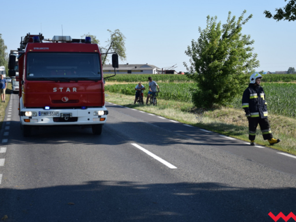 Wypadek w Kaczanowie. Auto doszczętnie zniszczone, kobieta przeżyła