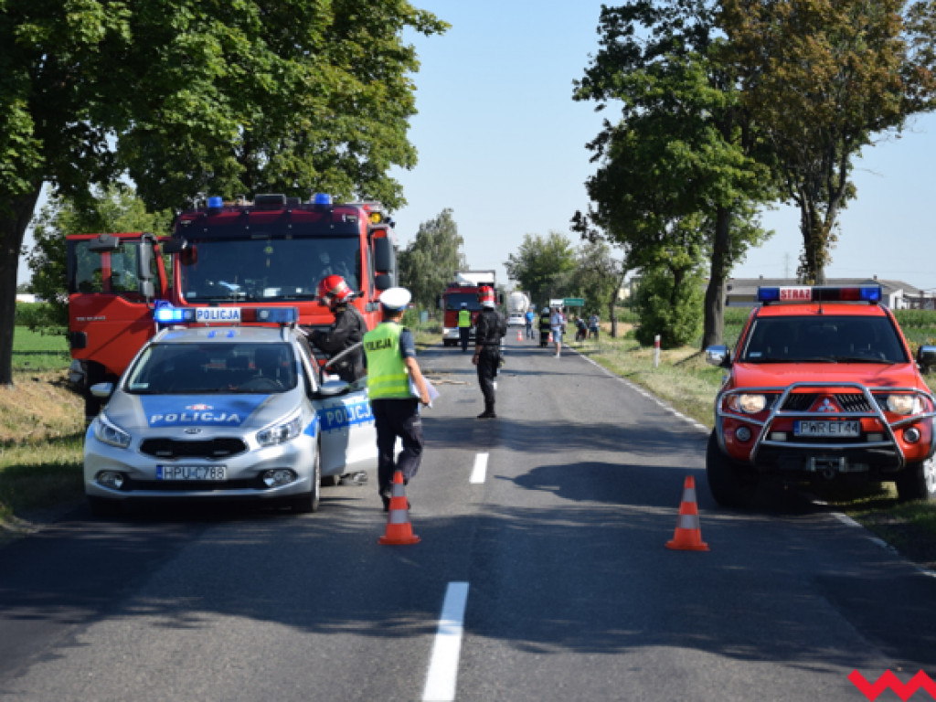 Wypadek w Kaczanowie. Auto doszczętnie zniszczone, kobieta przeżyła