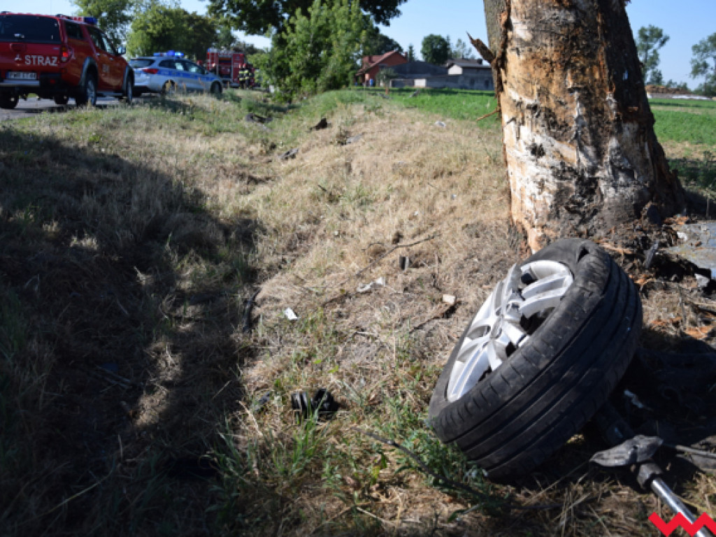 Wypadek w Kaczanowie. Auto doszczętnie zniszczone, kobieta przeżyła