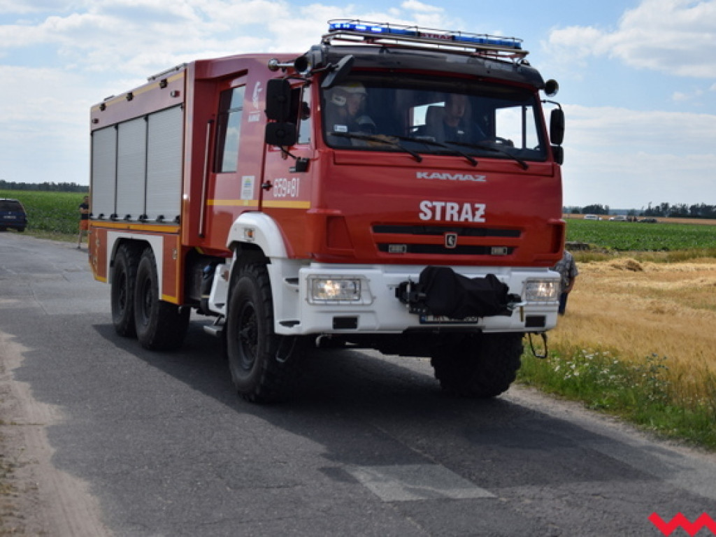 Przypadek czy podpalenie? Wielki pożar zboża na polu Agropolu w Kawęczynie