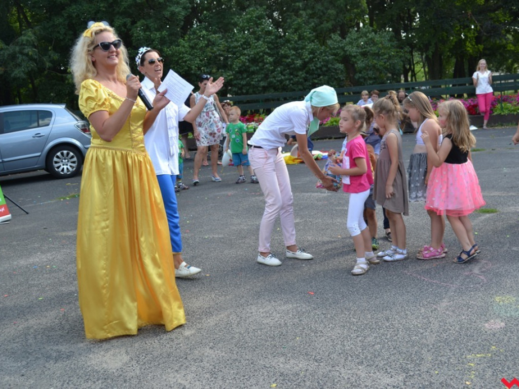 Park pełen dzieci. Przedszkola zapraszają najmłodszych mieszkańców miasta do zabawy