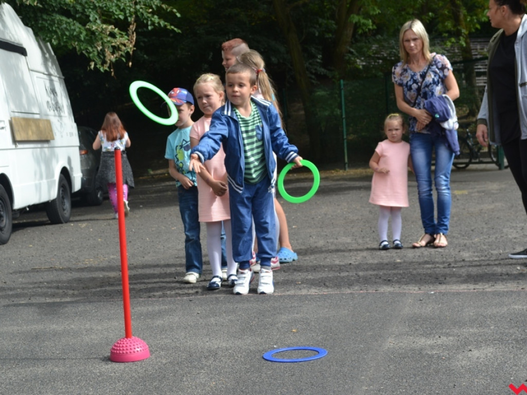 Park pełen dzieci. Przedszkola zapraszają najmłodszych mieszkańców miasta do zabawy