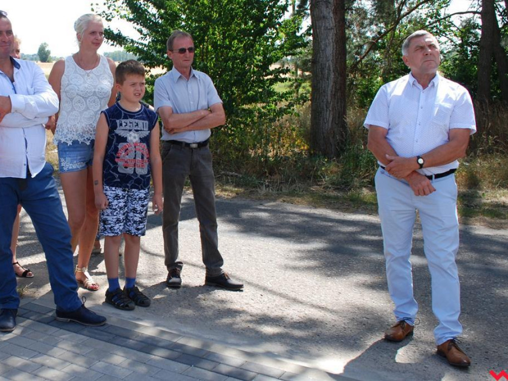 Nowy chodnik cieszy mieszkańców Rudy Komorskiej