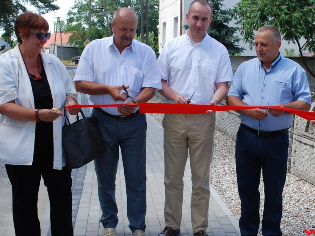Nowy chodnik cieszy mieszkańców Rudy Komorskiej