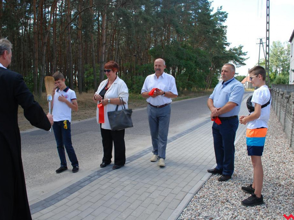 Nowy chodnik cieszy mieszkańców Rudy Komorskiej