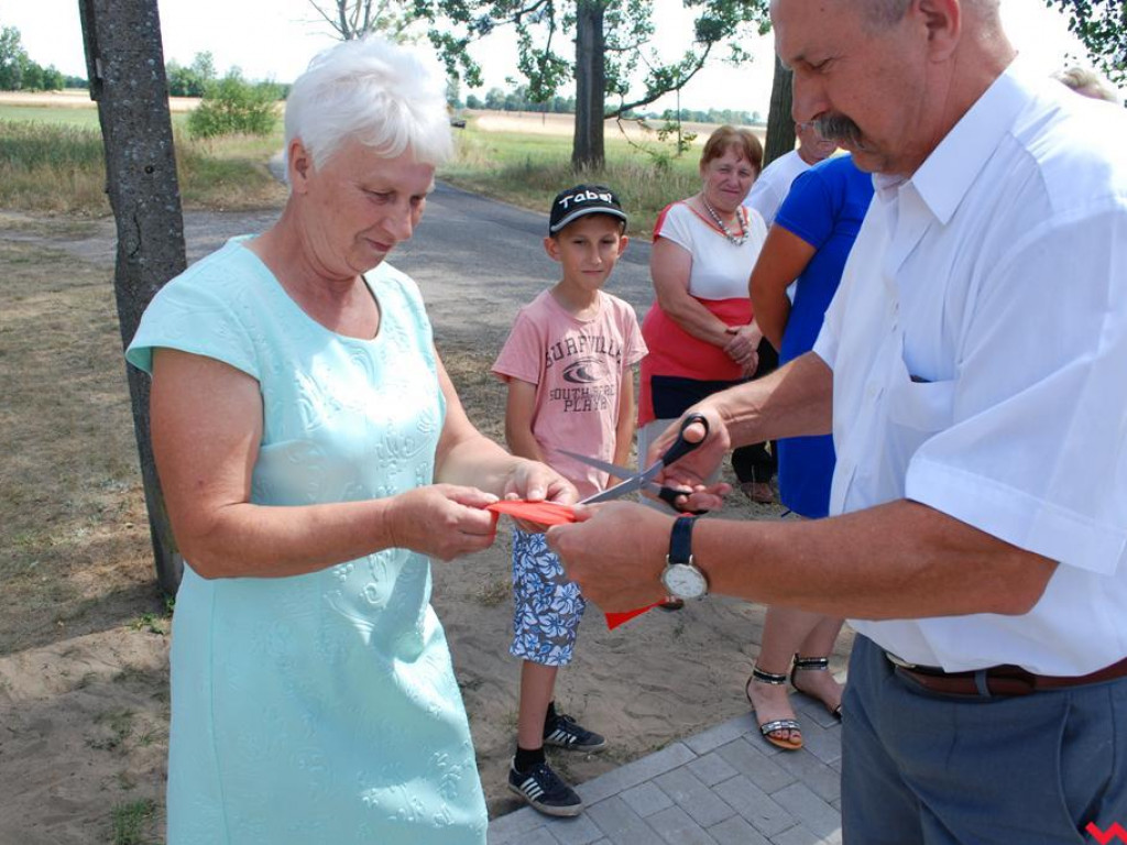 Nowy chodnik cieszy mieszkańców Rudy Komorskiej