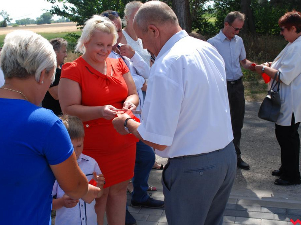 Nowy chodnik cieszy mieszkańców Rudy Komorskiej