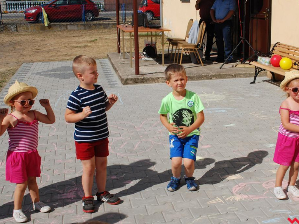 Nowy chodnik cieszy mieszkańców Rudy Komorskiej