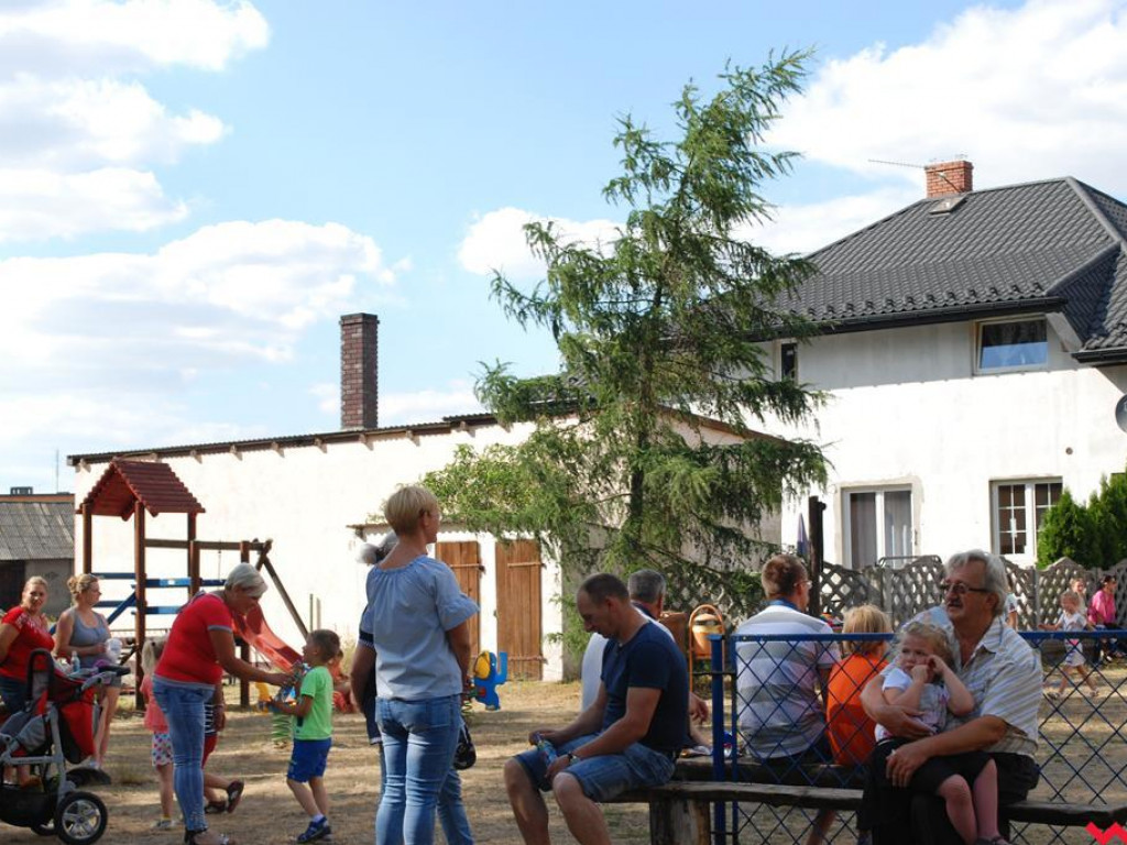 Nowy chodnik cieszy mieszkańców Rudy Komorskiej
