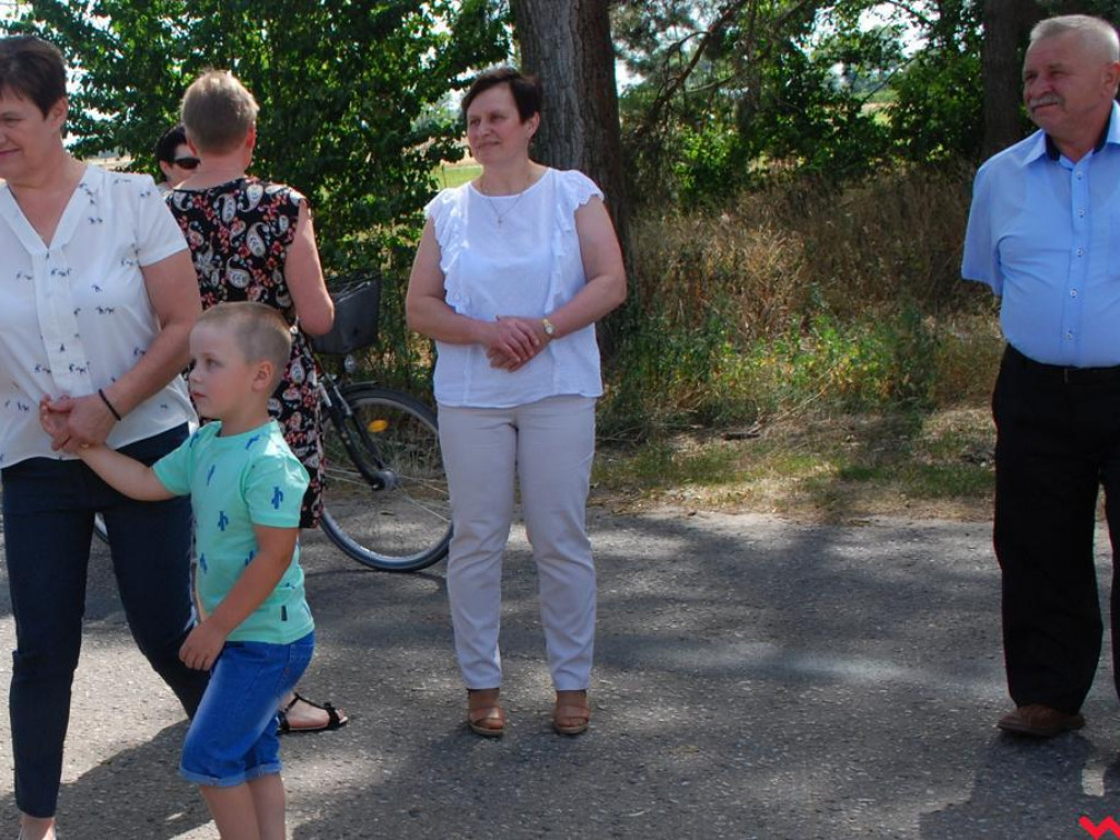 Nowy chodnik cieszy mieszkańców Rudy Komorskiej
