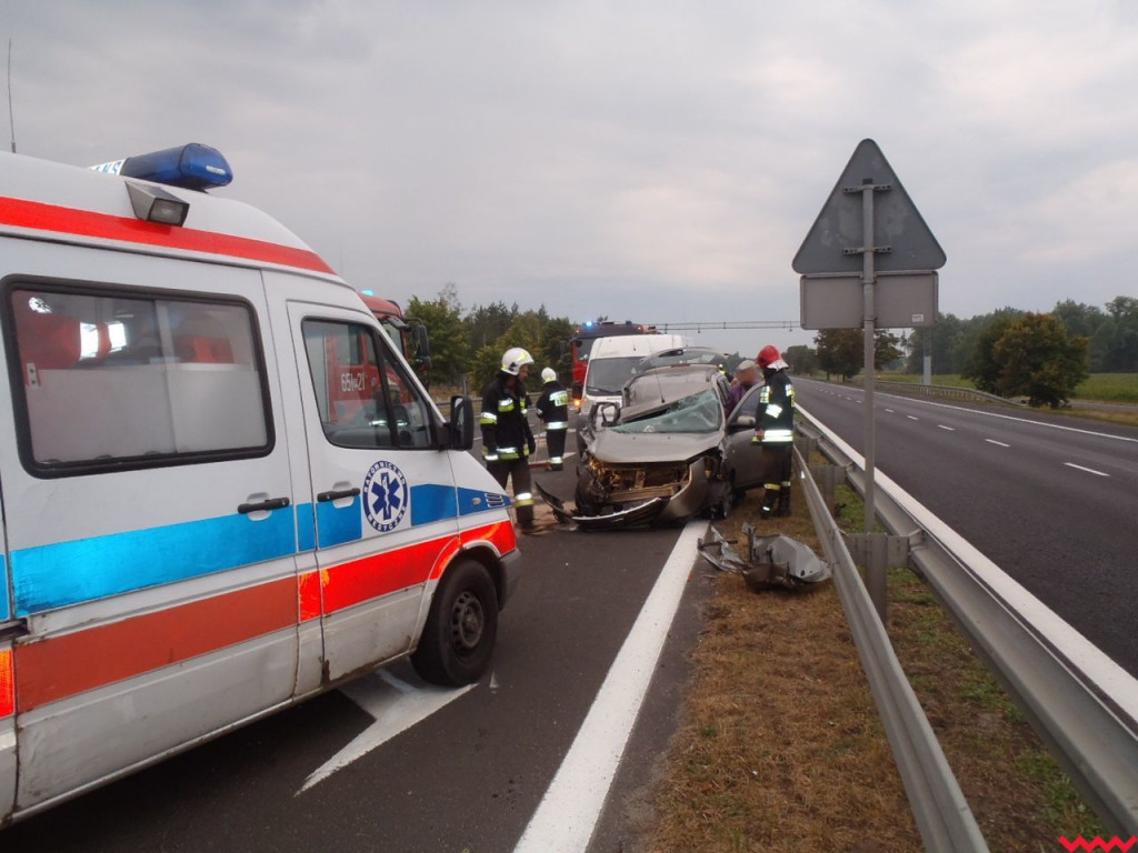 Niebezpieczny poranek w Zasutowie. Dwie osoby trafiły do szpitala