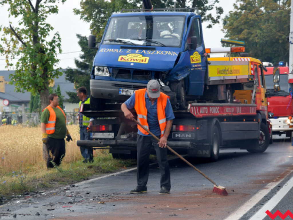Kolizja na drodze wojewódzkiej w Kaczanowie. Po ostatnich opadach ślisko na drogach!