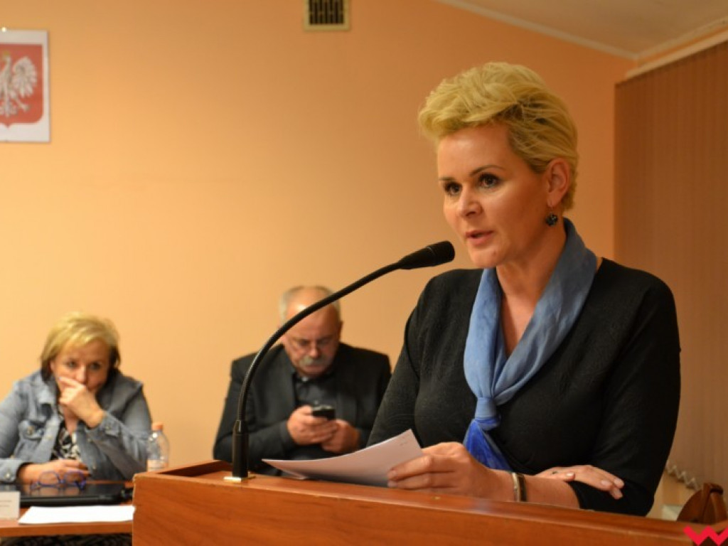 Utwardzają ścieżkę do przedszkola. Dzięki temu nie będzie trzeba już chodzić po błocie