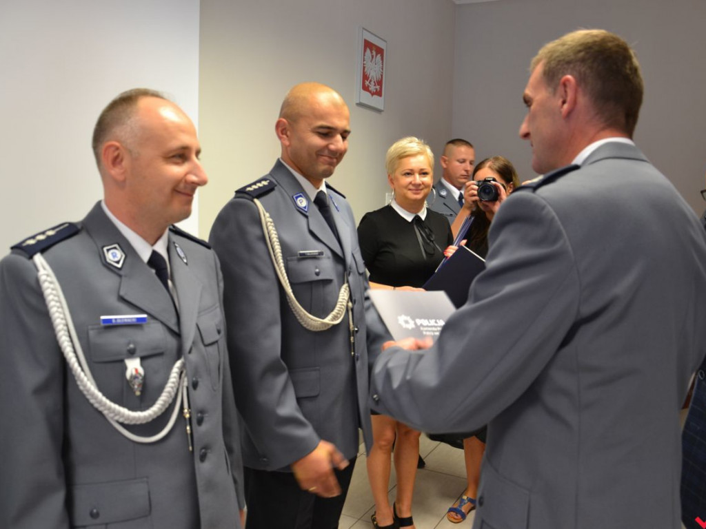Dla takich chwil znoszą trudy swojej pracy. Odznaczenia i awanse z okazji Święta Policji