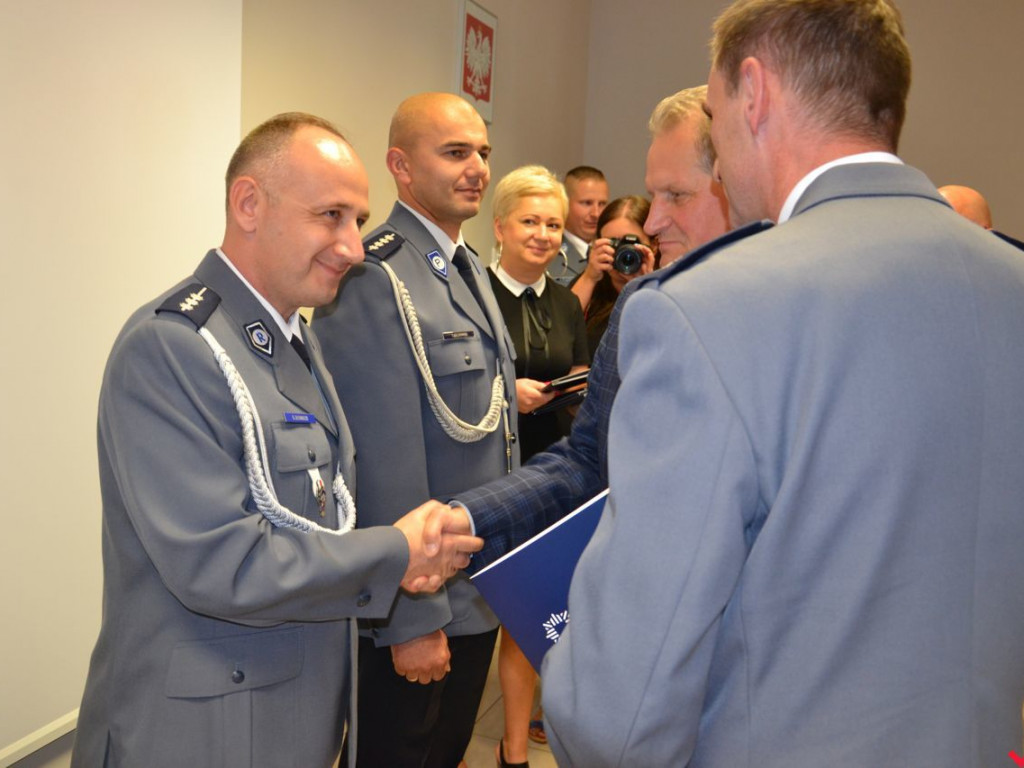 Dla takich chwil znoszą trudy swojej pracy. Odznaczenia i awanse z okazji Święta Policji