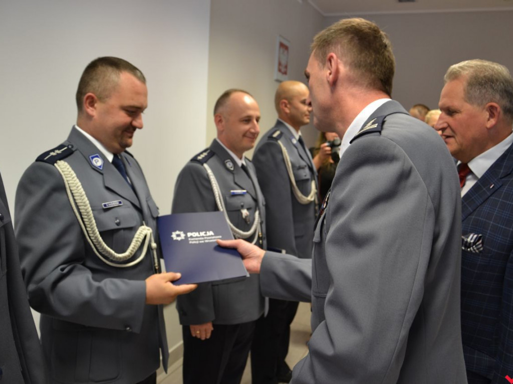 Dla takich chwil znoszą trudy swojej pracy. Odznaczenia i awanse z okazji Święta Policji