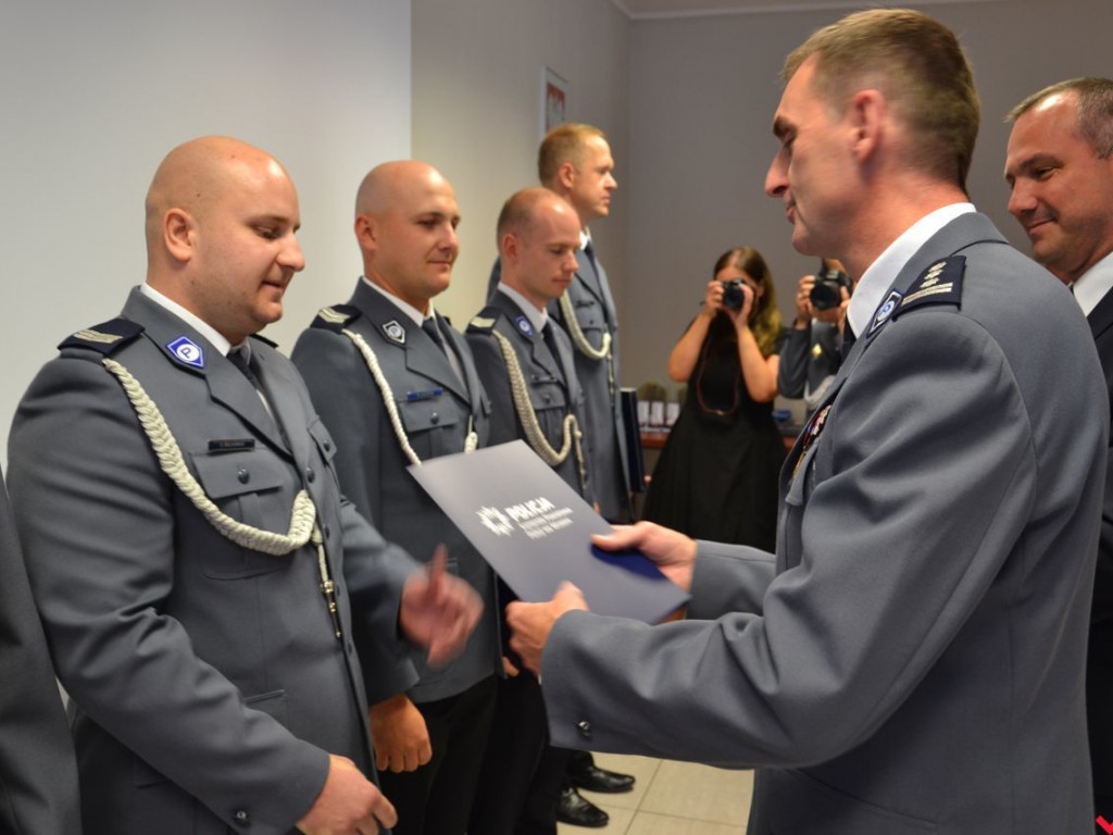Dla takich chwil znoszą trudy swojej pracy. Odznaczenia i awanse z okazji Święta Policji