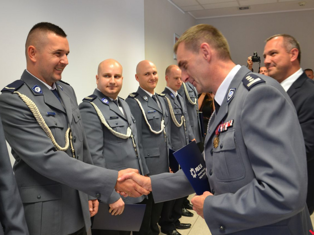 Dla takich chwil znoszą trudy swojej pracy. Odznaczenia i awanse z okazji Święta Policji