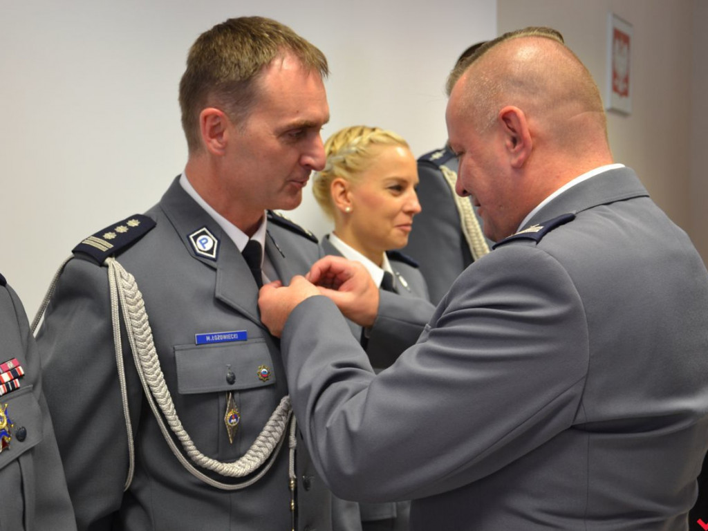 Dla takich chwil znoszą trudy swojej pracy. Odznaczenia i awanse z okazji Święta Policji