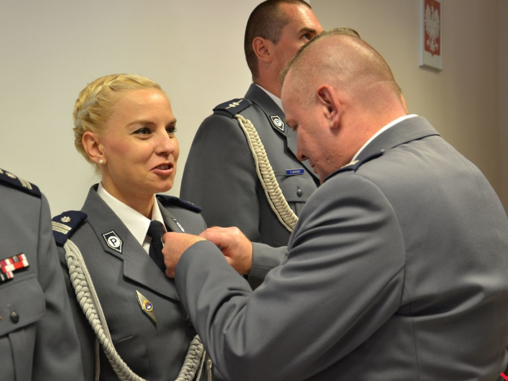 Dla takich chwil znoszą trudy swojej pracy. Odznaczenia i awanse z okazji Święta Policji