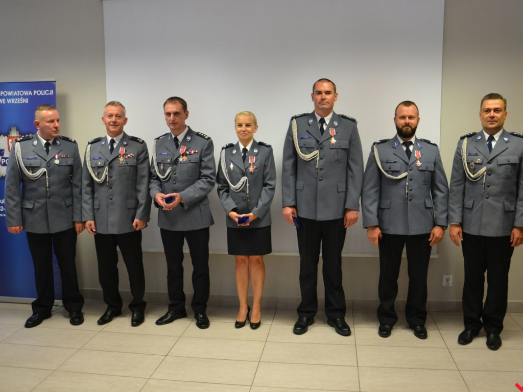 Dla takich chwil znoszą trudy swojej pracy. Odznaczenia i awanse z okazji Święta Policji