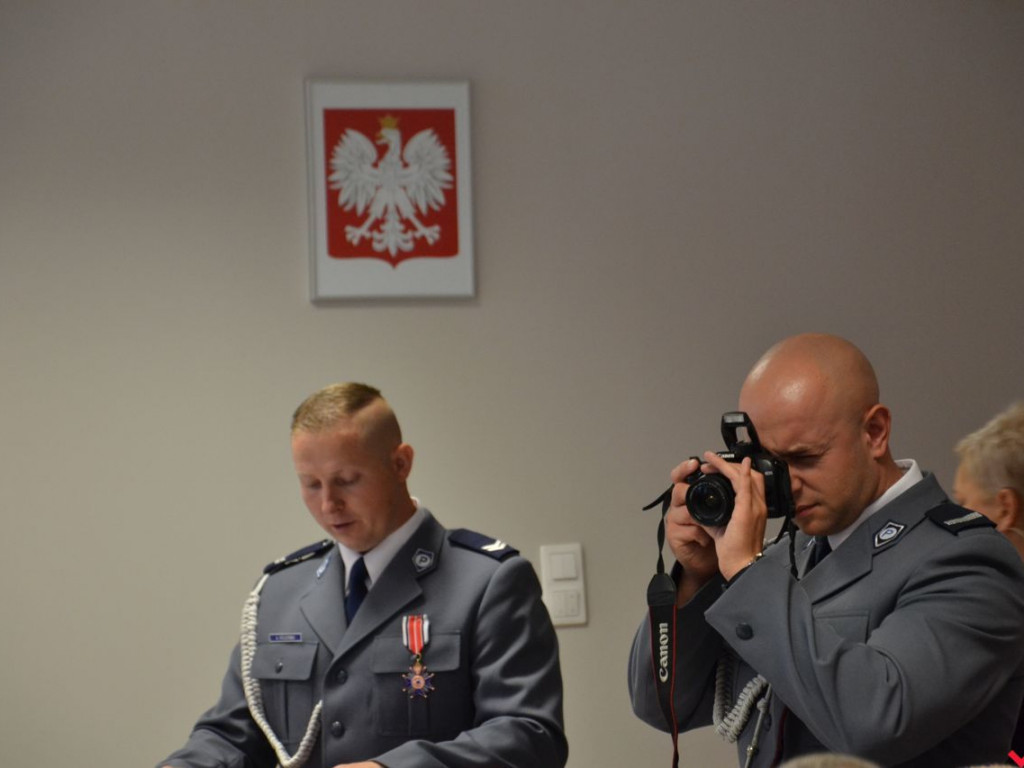 Dla takich chwil znoszą trudy swojej pracy. Odznaczenia i awanse z okazji Święta Policji