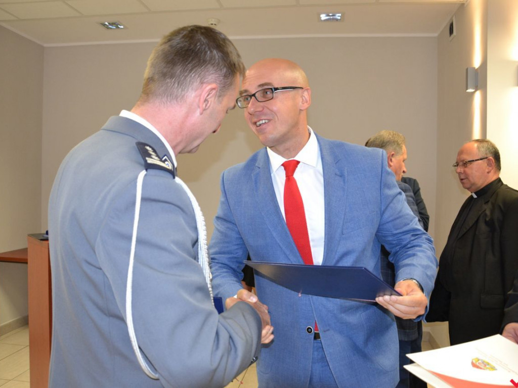Dla takich chwil znoszą trudy swojej pracy. Odznaczenia i awanse z okazji Święta Policji