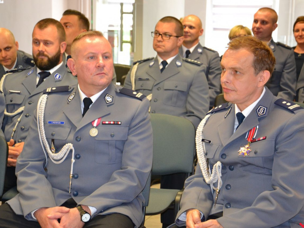 Dla takich chwil znoszą trudy swojej pracy. Odznaczenia i awanse z okazji Święta Policji
